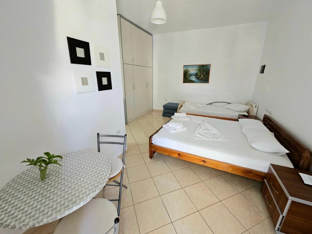 Garden Holiday Studios Himare Exteriör bild